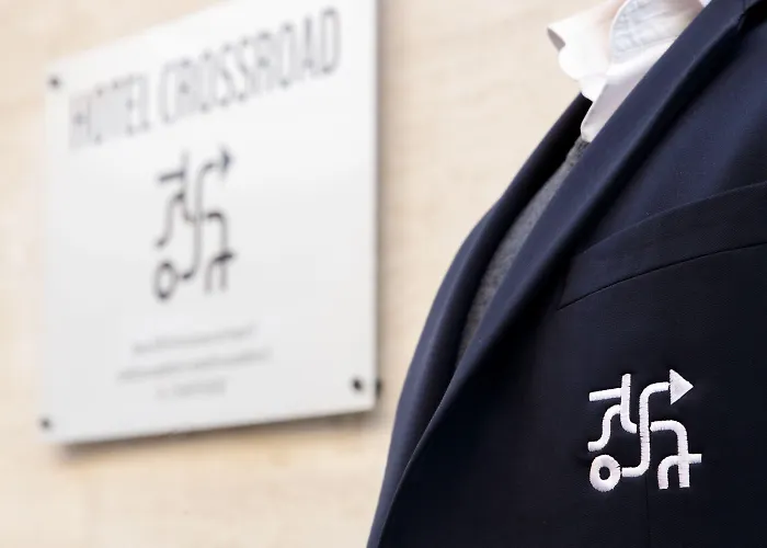 Crossroad מלון
